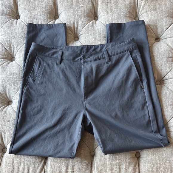 Vuori Men's 34 x 30 Gray Pants
